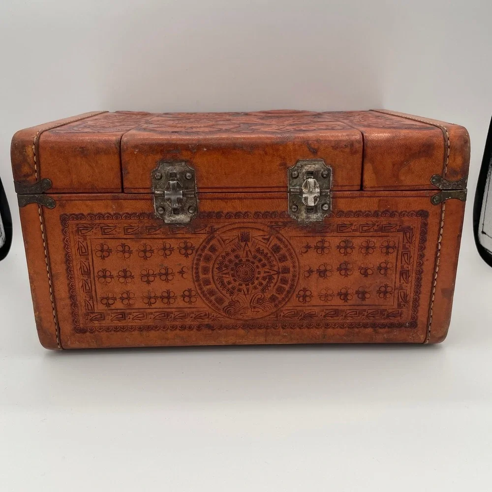 Artmex Tooled Leather Womens Vintage Train Case Vanity Jewelry Box READ